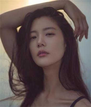 国产卖房女销售