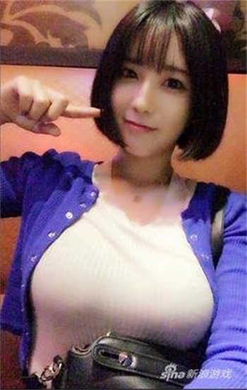 女的同时跟两个男的聊天