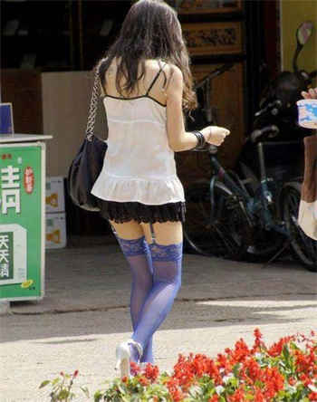 男主姓夜辰女主叫洛洛