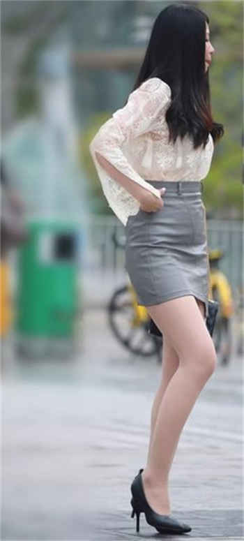 保险公司的女销售员