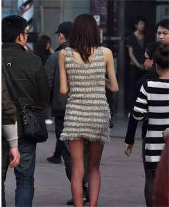 农贸市场简陋女厕所