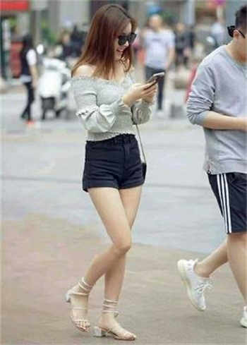 抖音里面拿扇子穿旗袍
