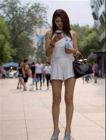 在丈夫的遗体