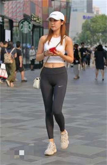 租住房里单身妈妈与儿子