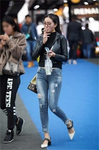 为了丈夫牺牲的妻子